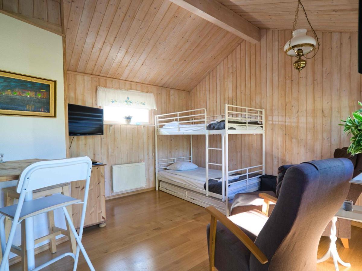 Rosenborgs Friluftspensionats Stugor Med Koek Farjestaden Exterior photo