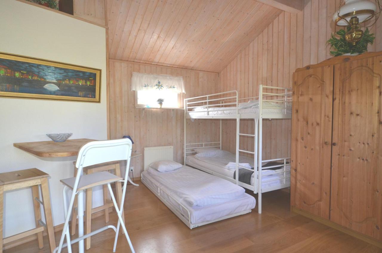 Rosenborgs Friluftspensionats Stugor Med Koek Farjestaden Exterior photo